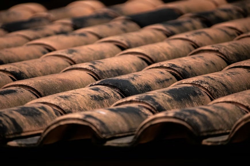 How Roof Age Affects the Decision Between Repair and Full Replacement