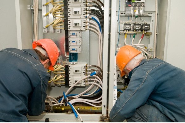 Diy Vs Licensed Electrician For Circuit Breakers
