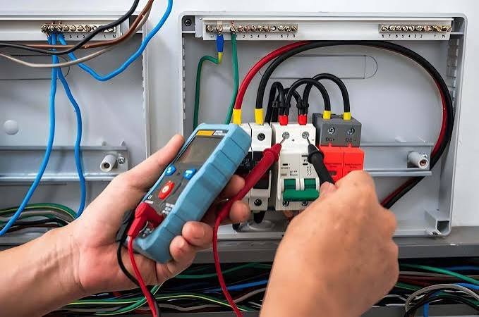 What Should You Expect During a Professional Electrical Service Visit?