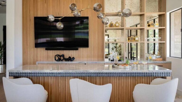 How to Create a Functional and Stylish Home Bar Area