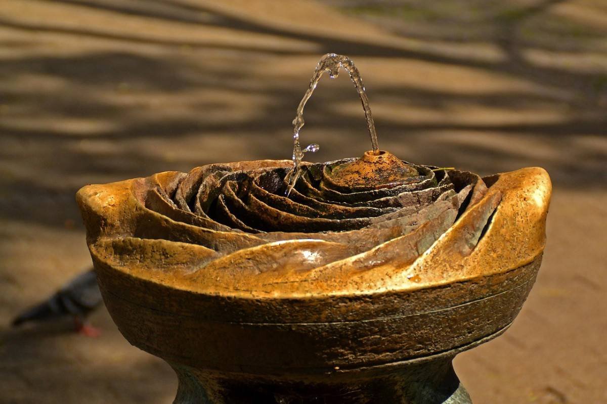 3 Best Outdoor Fountain Retailers for Stone, Tiered and Wall Fountains